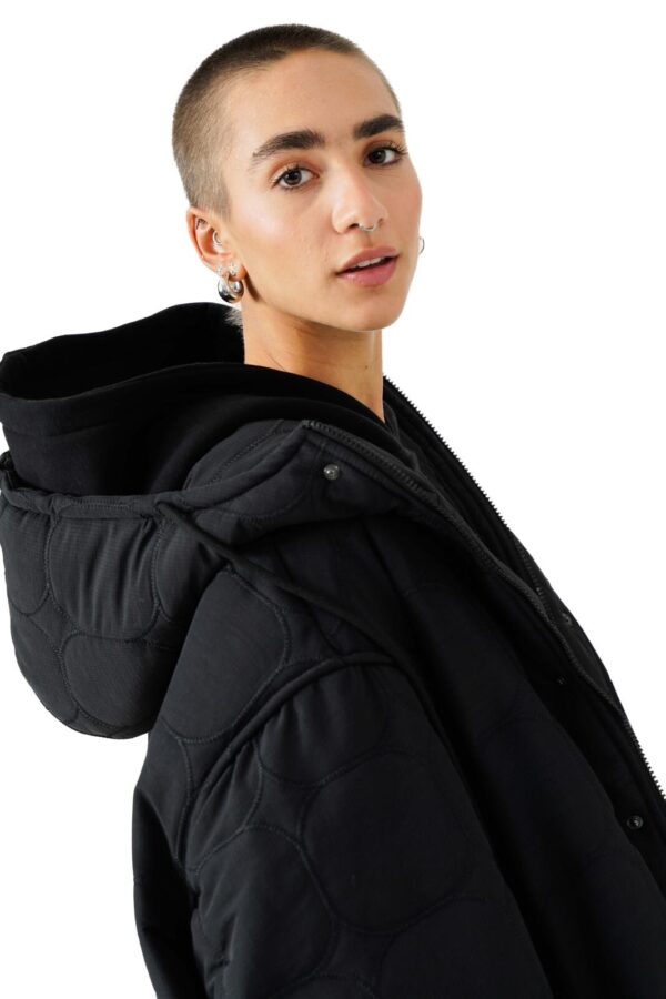 Oversized capitone coat - Image 4